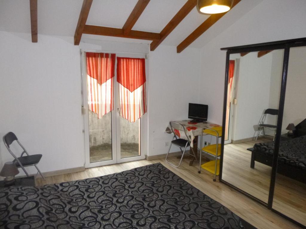 Studio/Hotel Porte De France Saint-Louis  Room photo