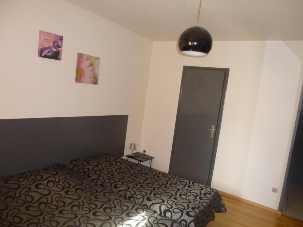 Studio/Hotel Porte De France Saint-Louis  Room photo